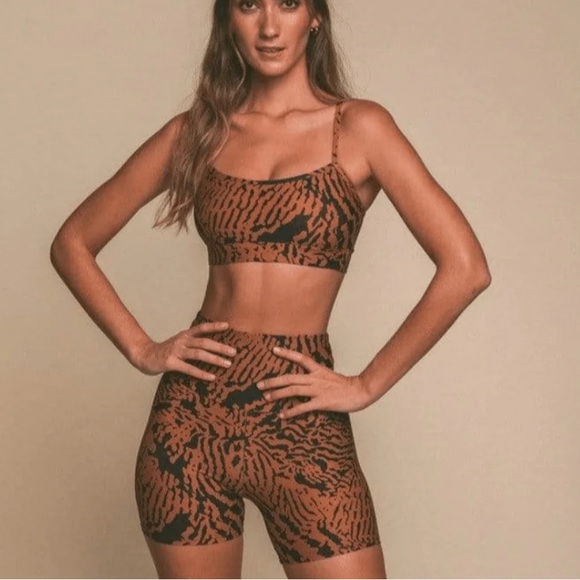 Montce | Tigre Simple Sport Top | NWT - Picture 3 of 4